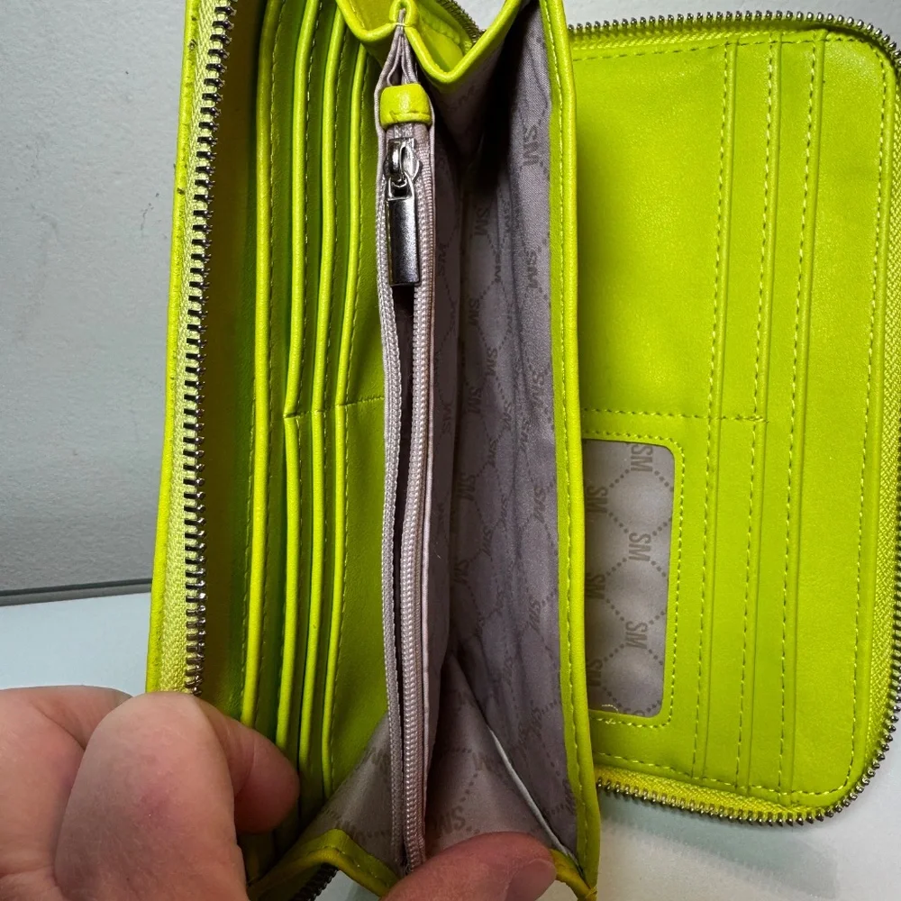 Steve Madden Lime Green Wristlet - Picture 4 of 7